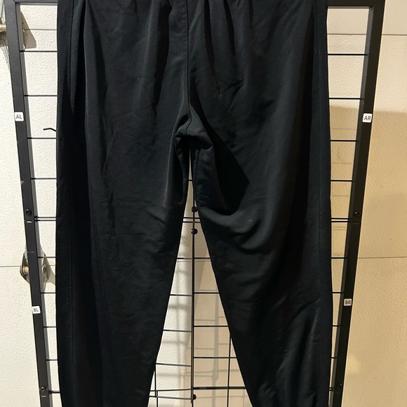 Puma Black Sweatpants - Classic Comfort for Everyday Wear - Picture 2 of 5